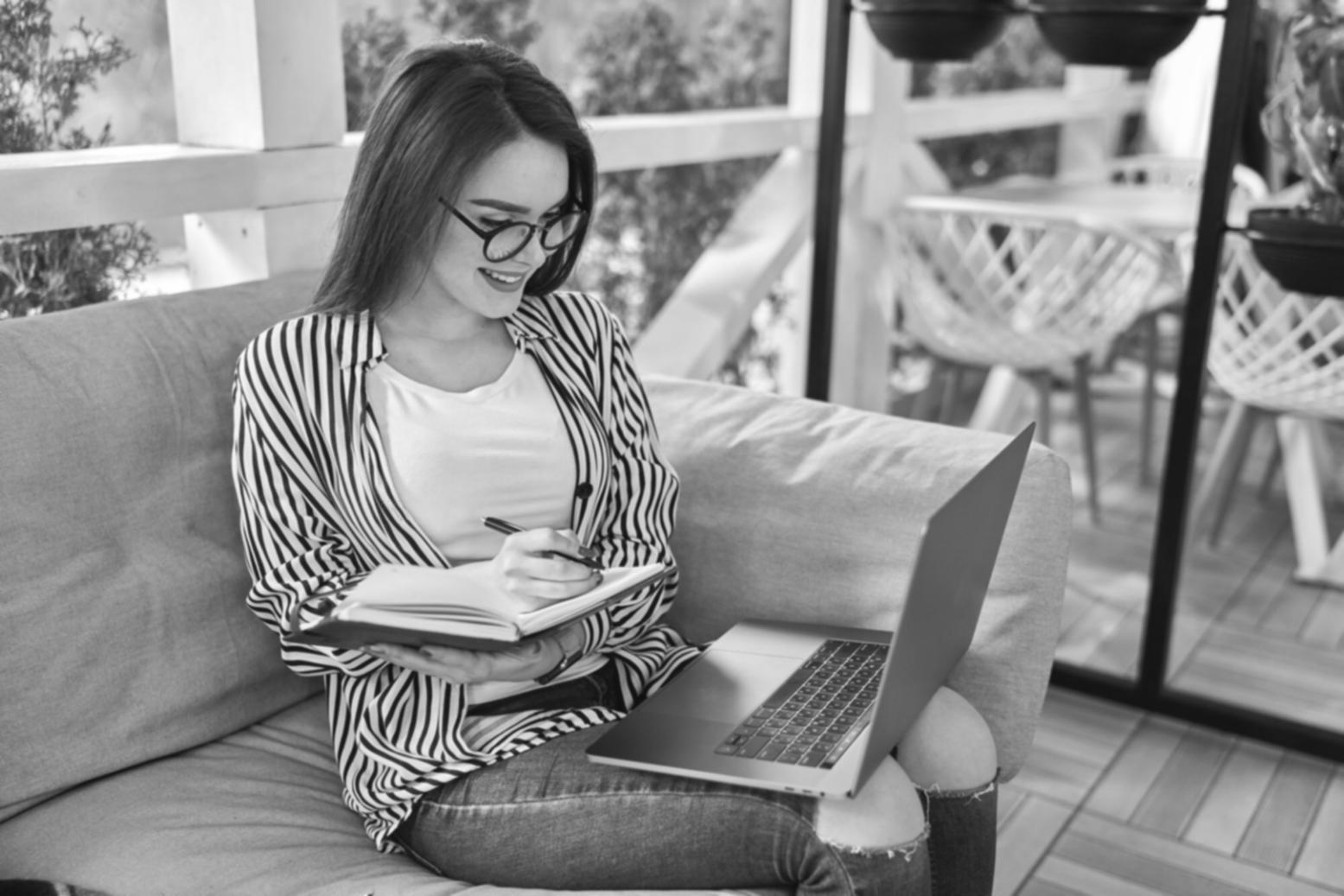 Espacio de trabajo colaborativo donde se desarrollan programas educativos financieros